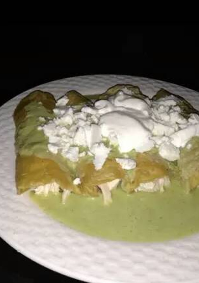 Una foto de Enchiladas de pollo en salsa verde
