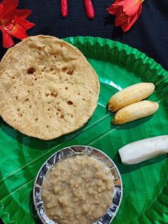 गूड़ वाली खीर (Gud Wali Kheer Recipe in Hindi) रेसिपी मुख्य फोटो