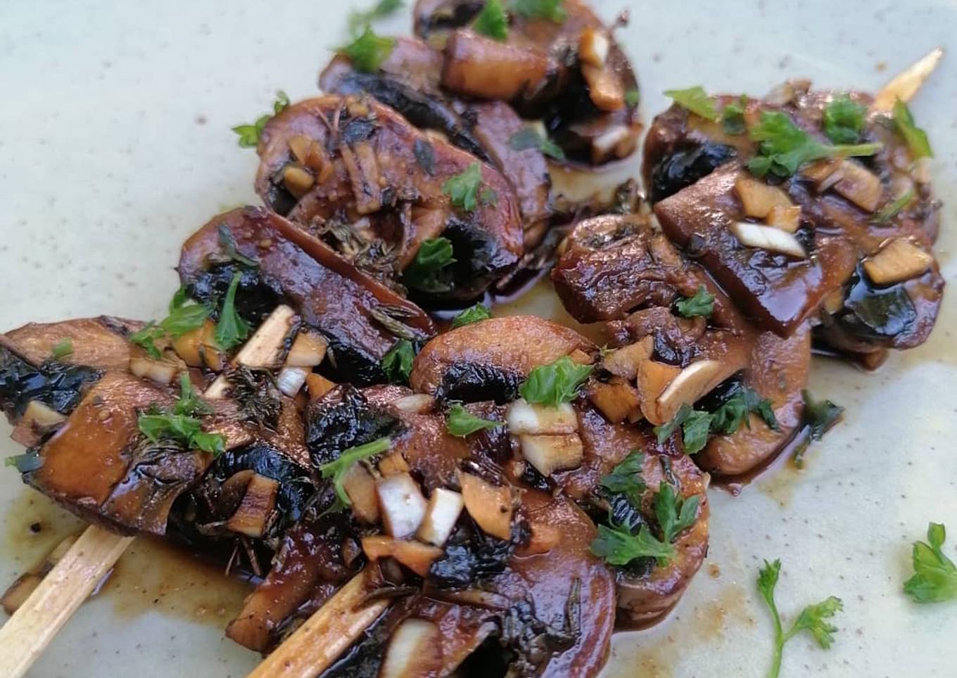 Brochettes de champignons au balsamique et à l'ail