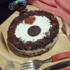 A picture of Oreo Icecream Cake.