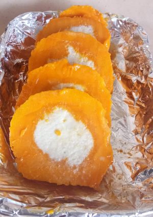 A picture of Mango kulfi.