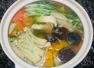 Una foto de Sopa (nabe) de Miso con Hongos y Vegetales!