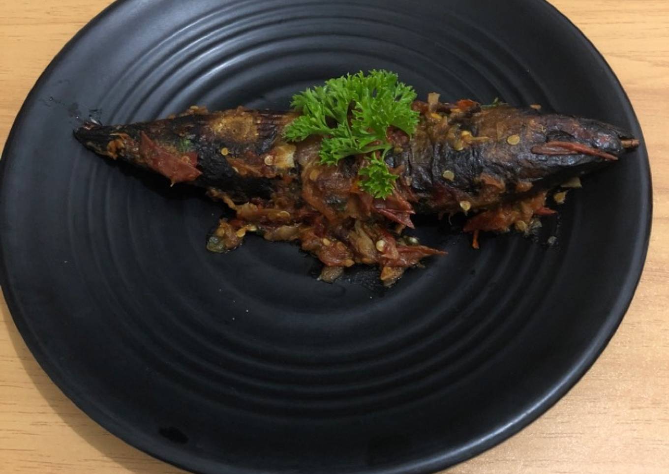 Pindang Ikan Salem Kembung Sambal Tomat dengan Parsley