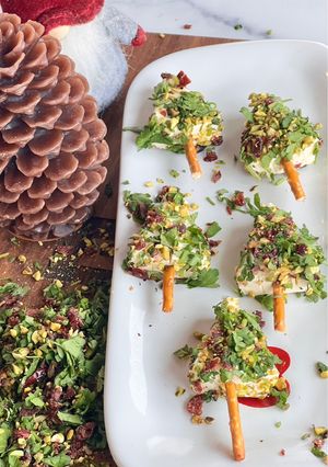 A picture of Christmas Tree Cheese Bites.