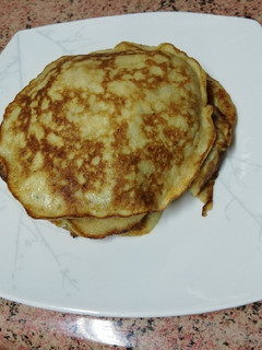 Una foto de Crepes de plátano con huevo 🍌🥚