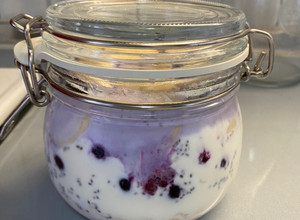 減脂食譜 - 莓果優格燕麥罐 的食譜成品照片
