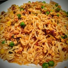 A picture of Egg Maggi.