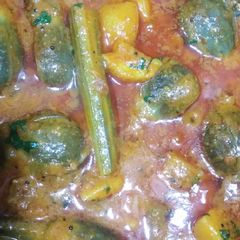 A picture of Stuffed Brinjal Drumstick Sabzi.