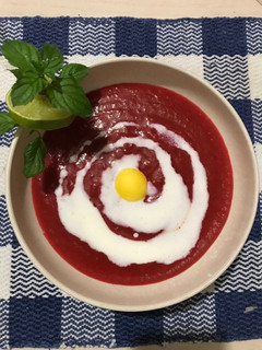 Una foto de Borsch fría para el verano