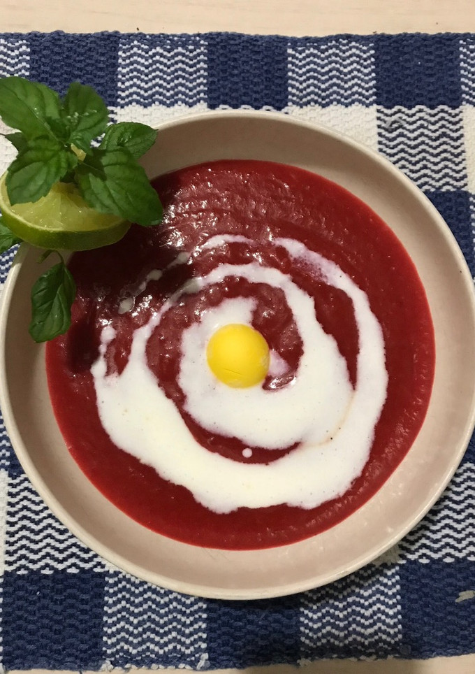 Una foto de Borsch fría para el verano