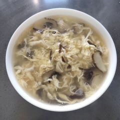 A picture of Fish Maw Creamy Soup.