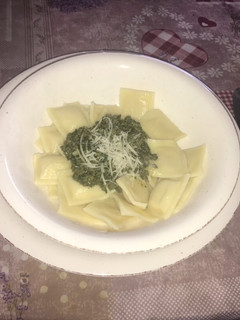 Una foto de Pesto de albahaca a la antigua