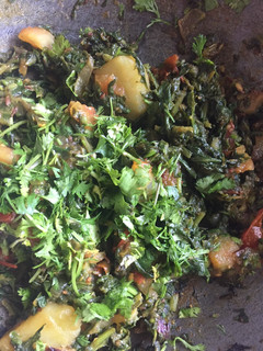 आलू पालक(aloo palak recipe in hindi) रेसिपी मुख्य फोटो
