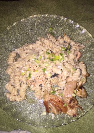 Una foto de Fideos a la crema y pollo