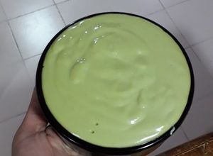 Una foto de Mayonesa casera con palta y ajo