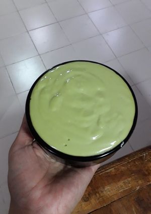Una foto de Mayonesa casera con palta y ajo