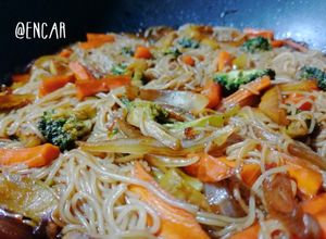 Foto principal de Vermicelli de arroz con verduras salteadas semi-picante