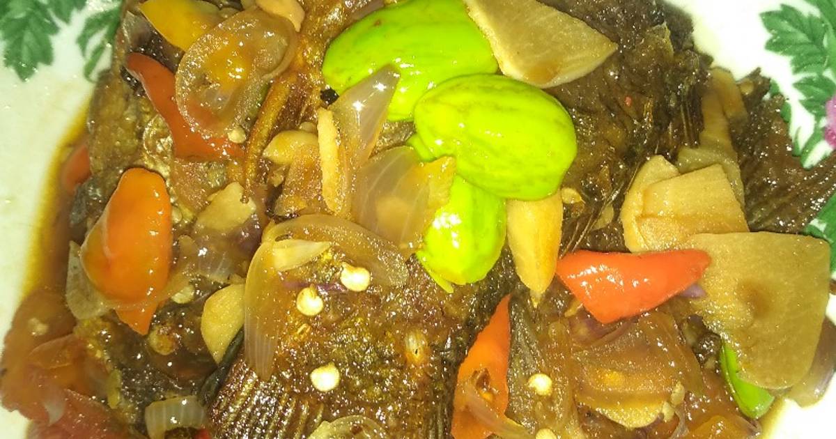 Resep Ikan mas goreng tumis pete oleh Demi Sasmita Binti Sudirman - Cookpad