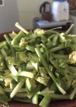 Una foto de Ensalada de apio con palta