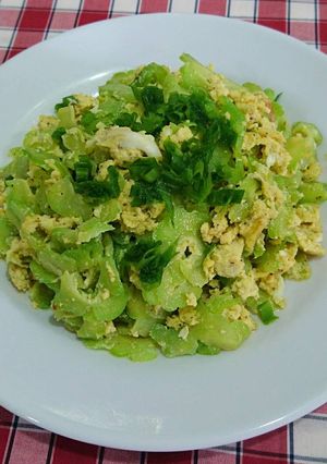 Hình của món Khổ qua xào trứng.