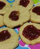 Polvorones de mantequilla con dulce de guayaba