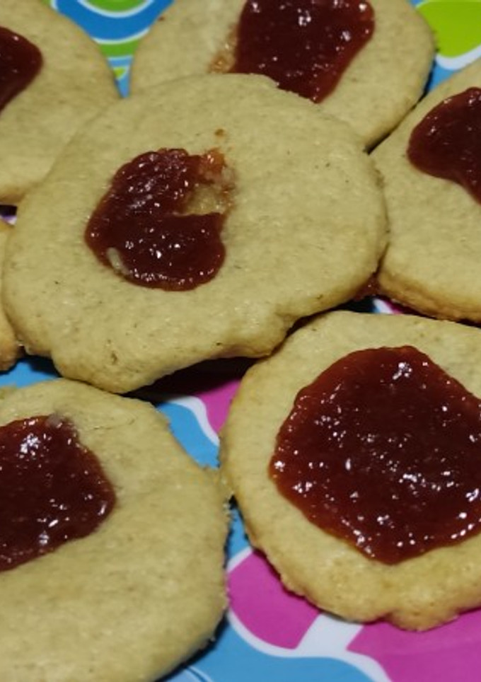 Una foto de Polvorones de mantequilla con dulce de guayaba