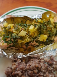 Una foto de Salmón al horno a la hawaiana