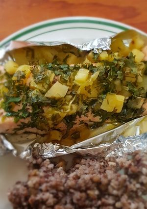 Una foto de Salmón al horno a la hawaiana