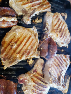 Una foto de Chuletas con longaniza a la parrilla