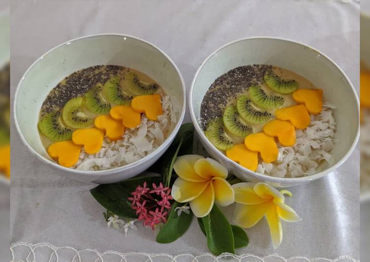 Mango banana dates smoothie