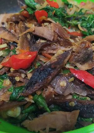 Foto resep Tongkol Suwir Kemangi Pedas 🥘🥢