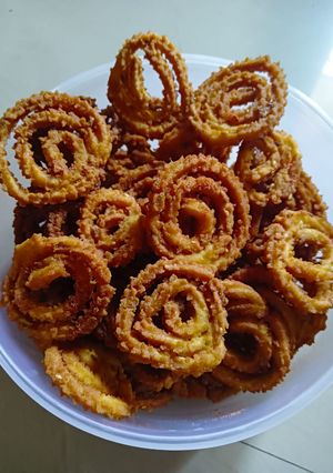 ચોખા ના લોટ ની ચક્રી રેસીપી મુખ્ય ફોટો