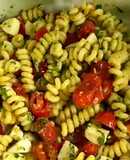 Salada Caprese com massa
