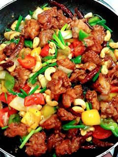 A picture of Gai Pad Med Mamuang (Thai Stir-Fried Chicken with Cashew Nuts).