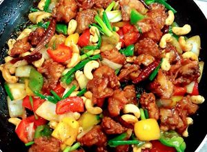 รูปของ ไก่ผัดเม็ดมะม่วงหิมพานต์ (Gai Pad Med Mamuang)Thai Food Stir Fried Chicken With Chasew Nuts