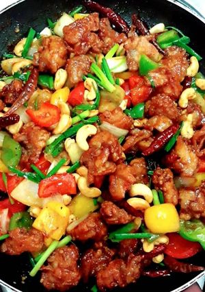 รูปของ ไก่ผัดเม็ดมะม่วงหิมพานต์ (Gai Pad Med Mamuang)Thai Food Stir Fried Chicken With Chasew Nuts
