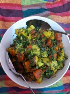 सोया मेथी आलू गाजर की सब्जी (soya methi aloo gajar ki sabzi recipe in Hindi) रेसिपी मुख्य फोटो