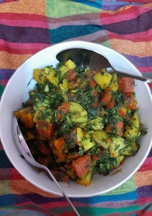 सोया मेथी आलू गाजर की सब्जी (soya methi aloo gajar ki sabzi recipe in Hindi) रेसिपी मुख्य फोटो