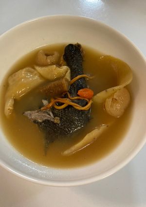 🥣蟲草花烏雞花膠豬展湯 的食譜成品照片