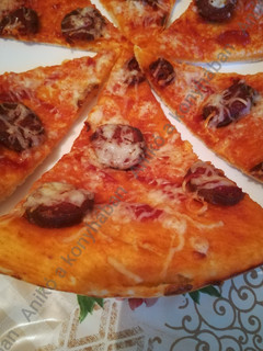 Kolbászos pizza 🌺 recept fotója