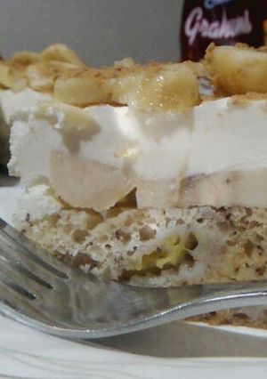 A picture of Banofee Cake using Pancake Mix.