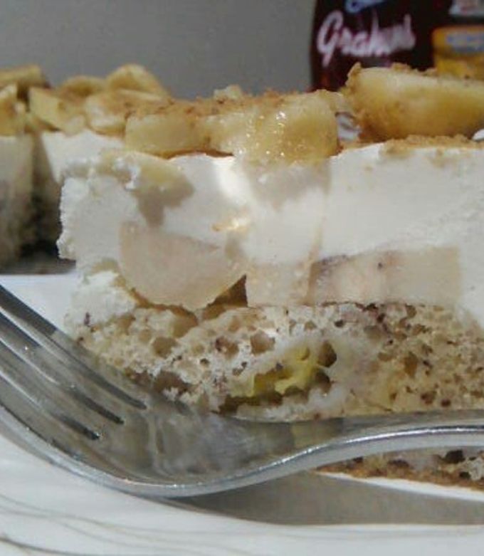 A picture of Banofee Cake using Pancake Mix.