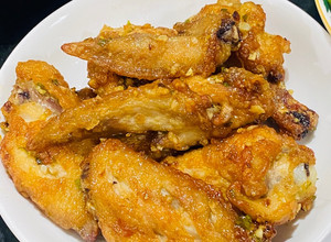 Hình của món Cánh gà chiên nước mắm.