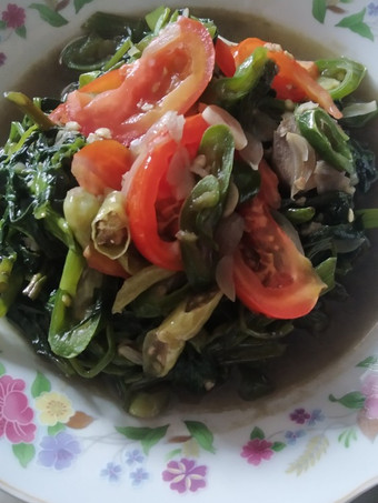 Langkah Mudah untuk Menyiapkan Tumis kangkung simple, Menggugah Selera