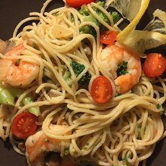 A picture of Shrimp Scampi in white wine .