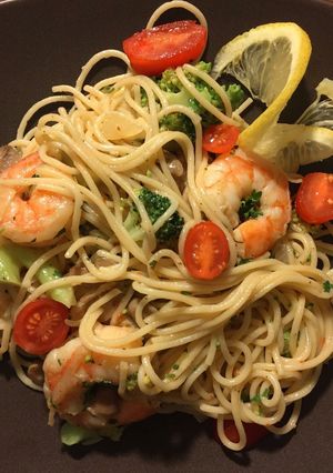 A picture of Shrimp Scampi in white wine .