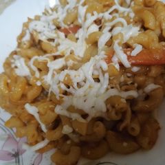 Cheesy spicy elbow pasta A picture of Cheesy spicy elbow pasta.