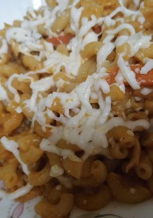 A picture of Cheesy spicy elbow pasta.