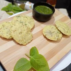 A picture of Dal Idly.