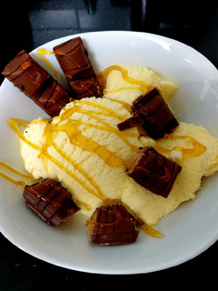 A picture of My Sons Dairy Ice cream with Bueno Chocolate bar & Syrup 🤩.